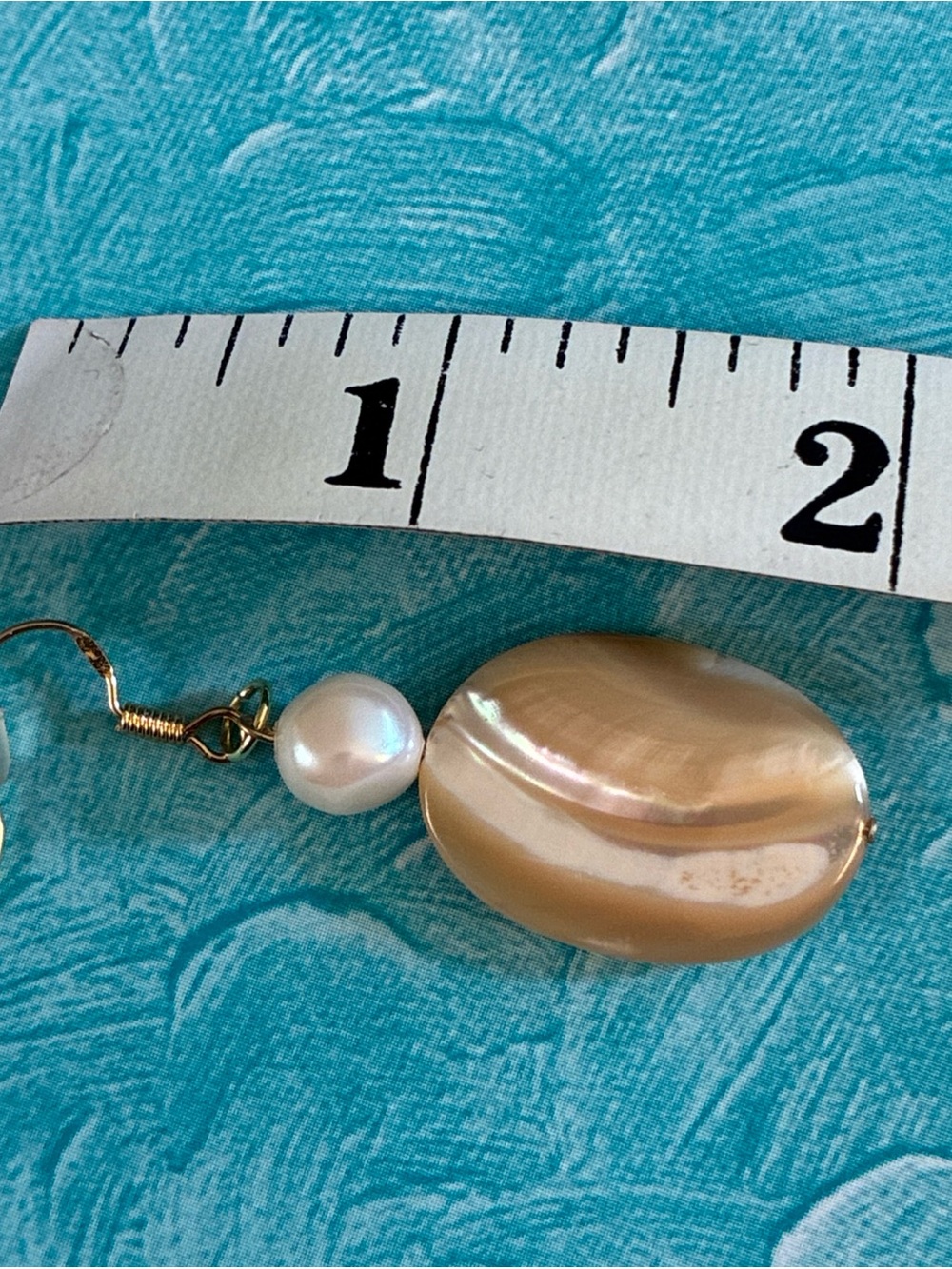 Hand crafted mother of pearl dangle earrings on gold plated wire - Picture 4 of 4